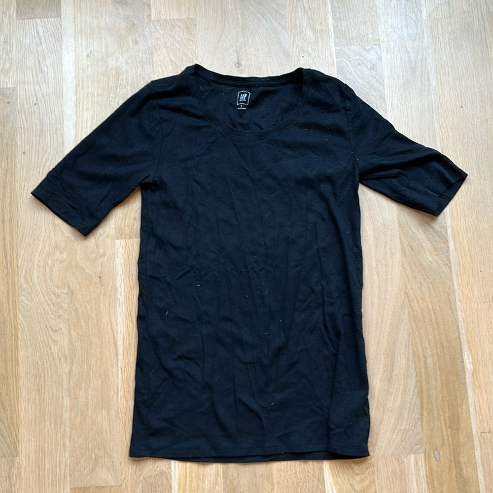 Gap Maternity Black t-shirt